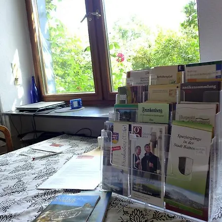 O11- Grosszuegige Im Kuenstlerhaus Lichtenfels-Sachsenberg